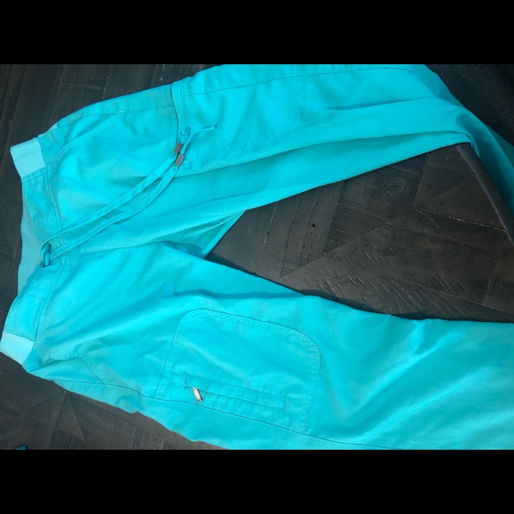 Scrubs bundle - Picture 11 of 13